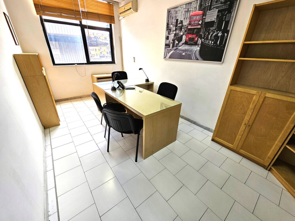 Ufficio Arredato Pronto all'Uso alle Porte di Napoli