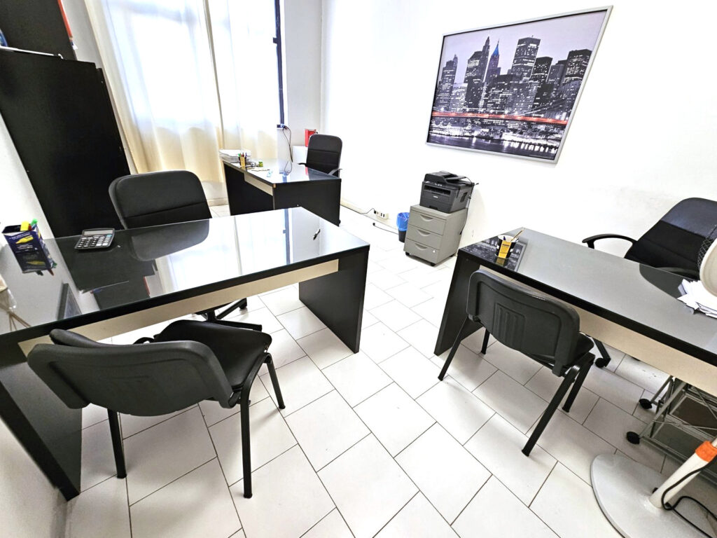Ufficio Arredato e Pronto all'Uso a Napoli